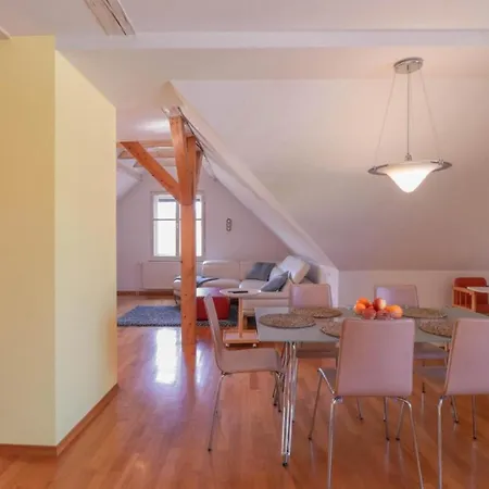 In The Heart Of With Views Apartman *